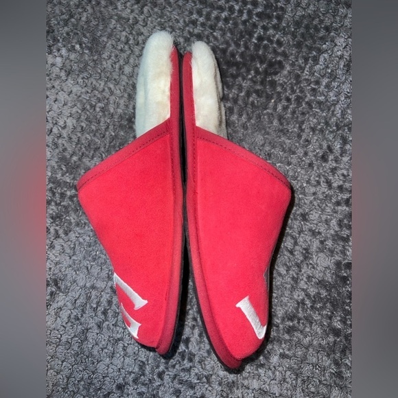 NWT UGG Scuff Logo Mens Slippers Suede Samba Red US 8 UK 7 EU 41 - Picture 2 of 10